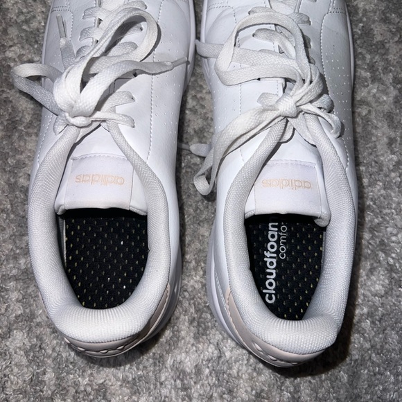 Adidas Women's White Sneakers LIKE NEW - Picture 4 of 6